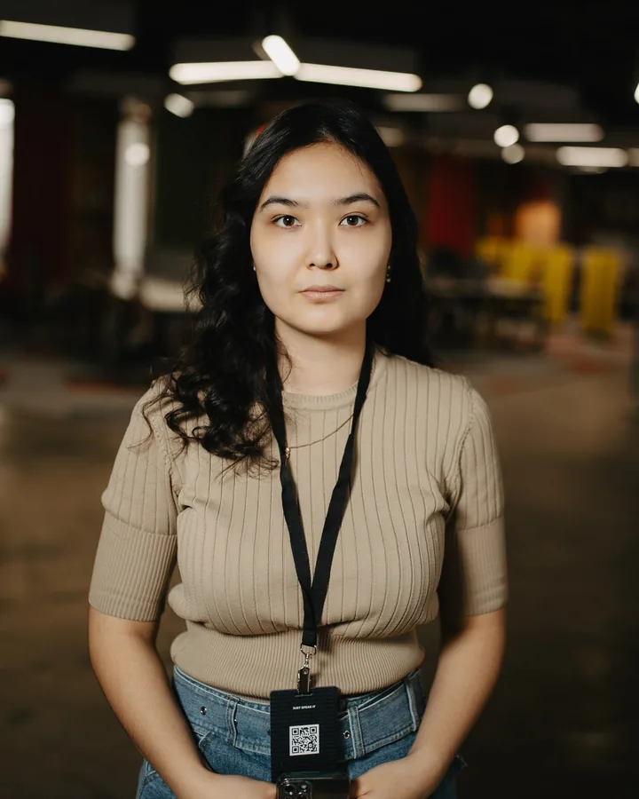 Ms Aikerim, преподаватель английского языка JUST SPEAK IT