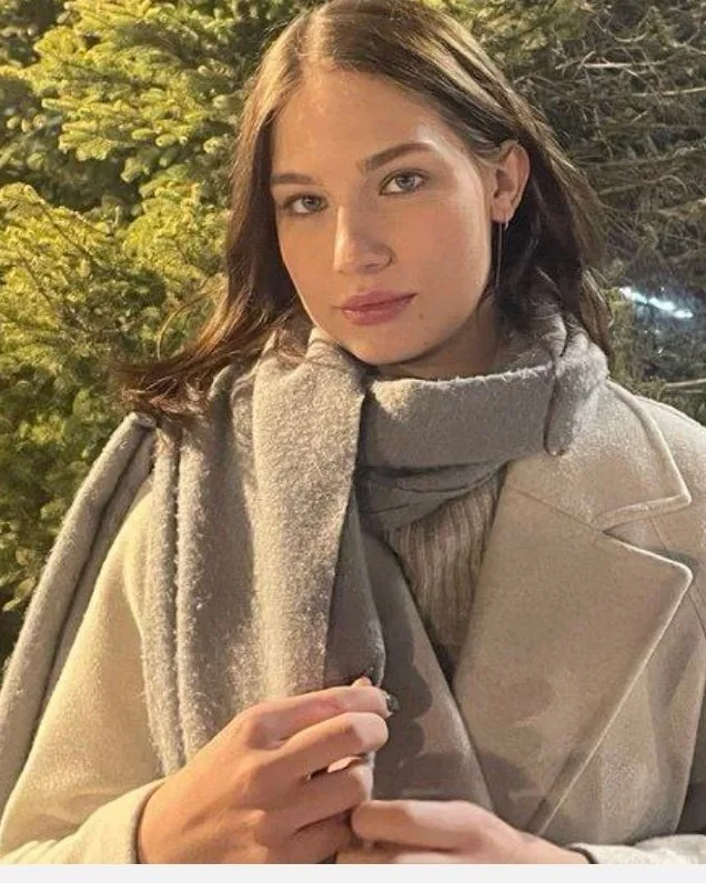 Kumbrova Milana, преподаватель английского языка JUST SPEAK IT