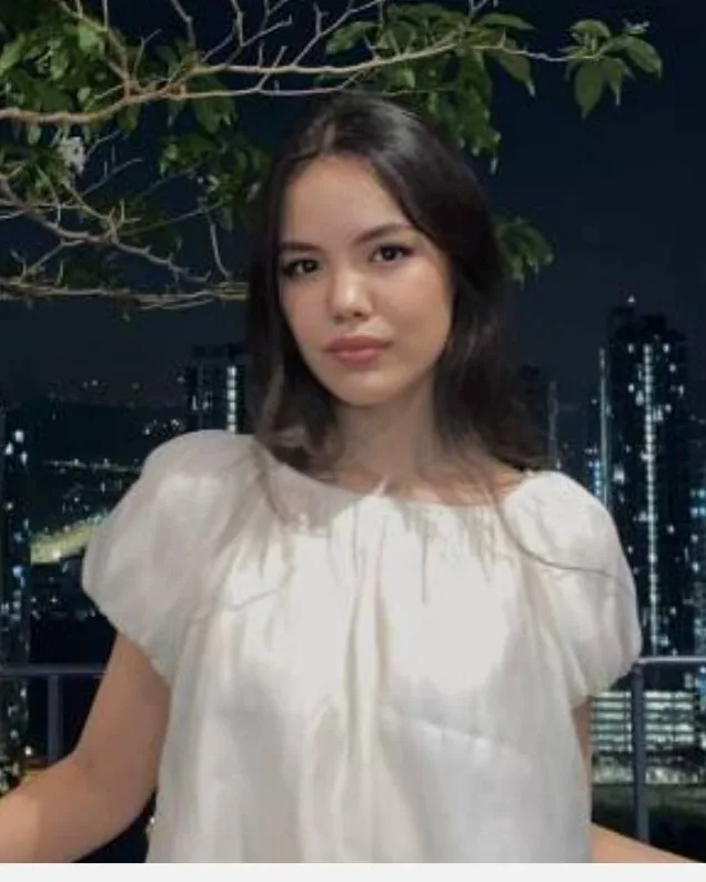 Zhanel Kakimbekova, преподаватель английского языка JUST SPEAK IT